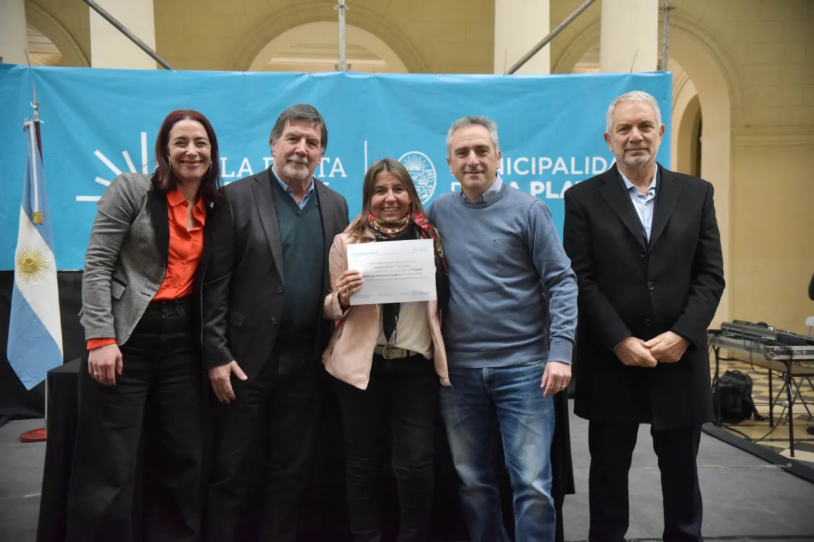 Alak, Sileoni y Larroque entregaron insumos para escuelas que brindan el Servicio Alimentario