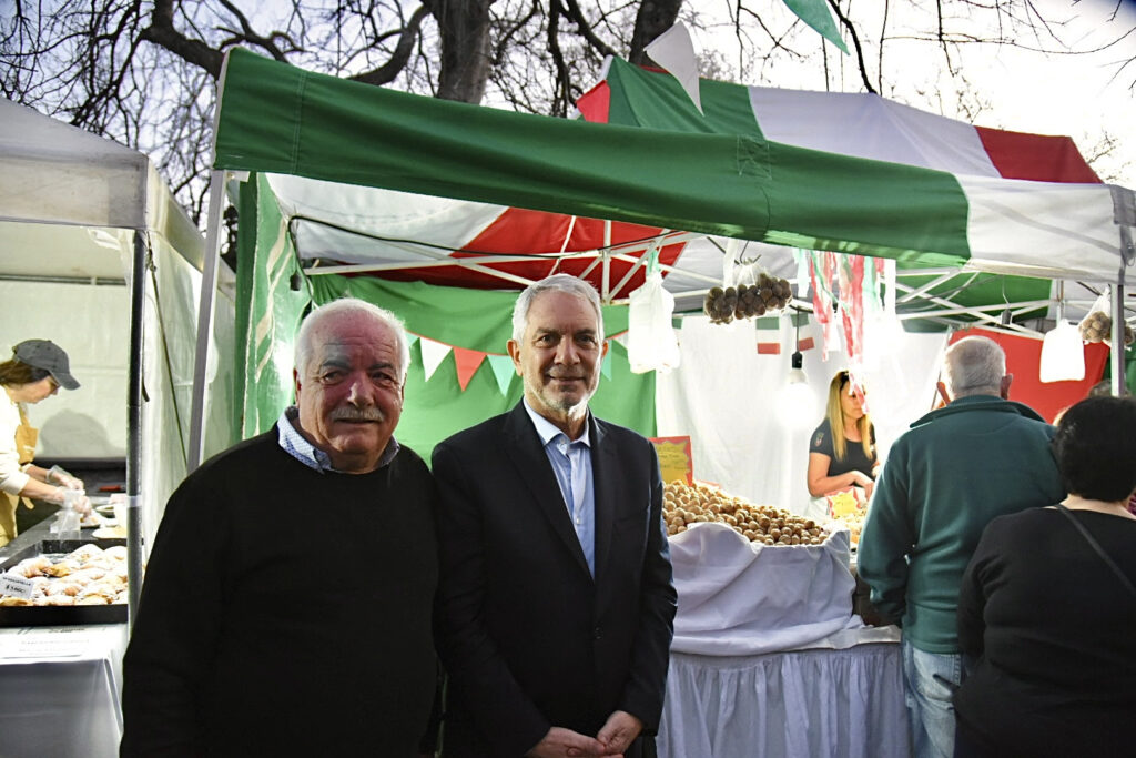 Alak acompañó a la comunidad italiana en el festejo de la Mamma Nostra