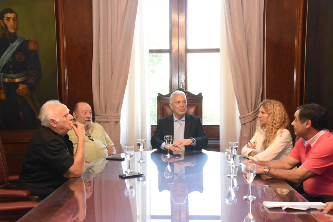 Alak y la FELP encabezaron mesa de trabajo para potenciar el sector