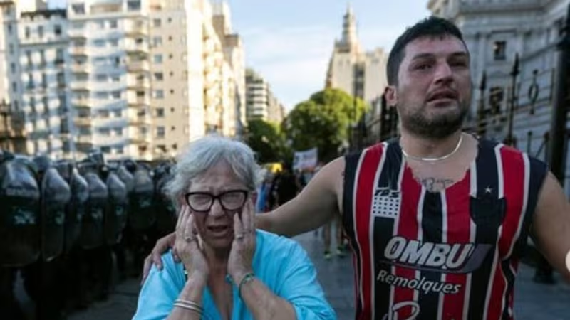 Lanzan una movida viral para hinchas de fútbol vayan a la marcha de jubilados de este miércoles