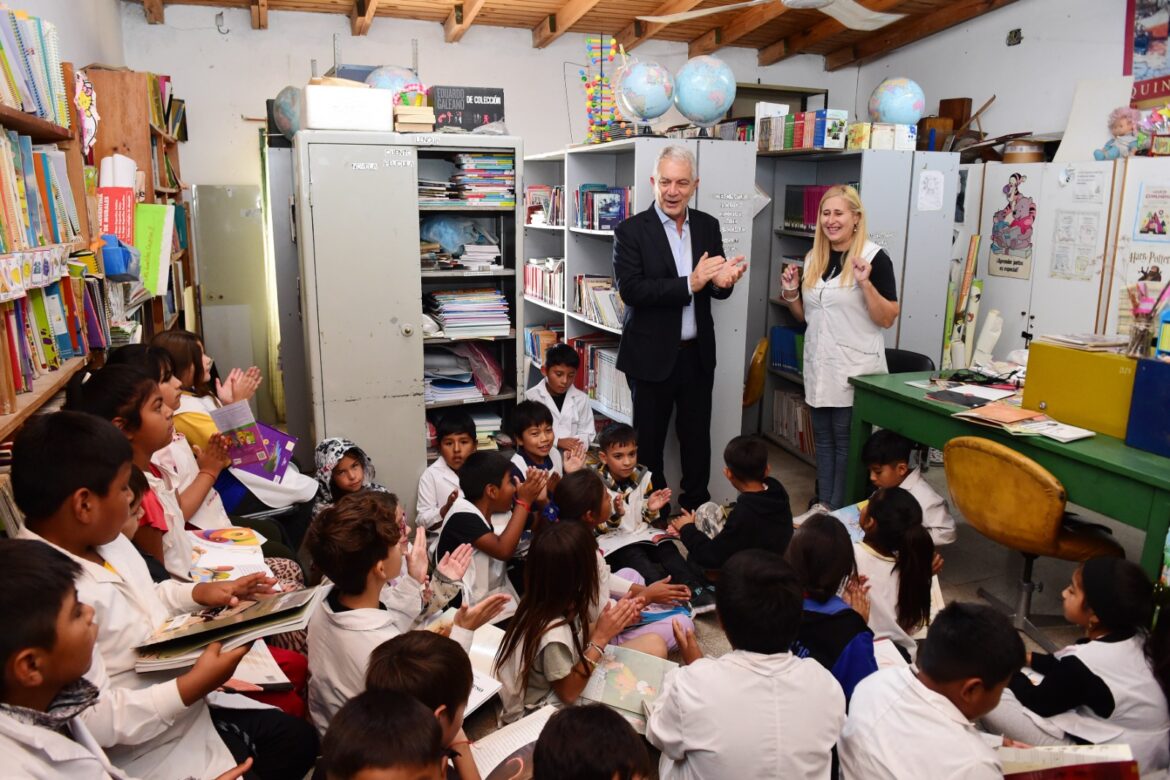 Alak recorrió mas escuelas donde avanzan obras de infraestructura