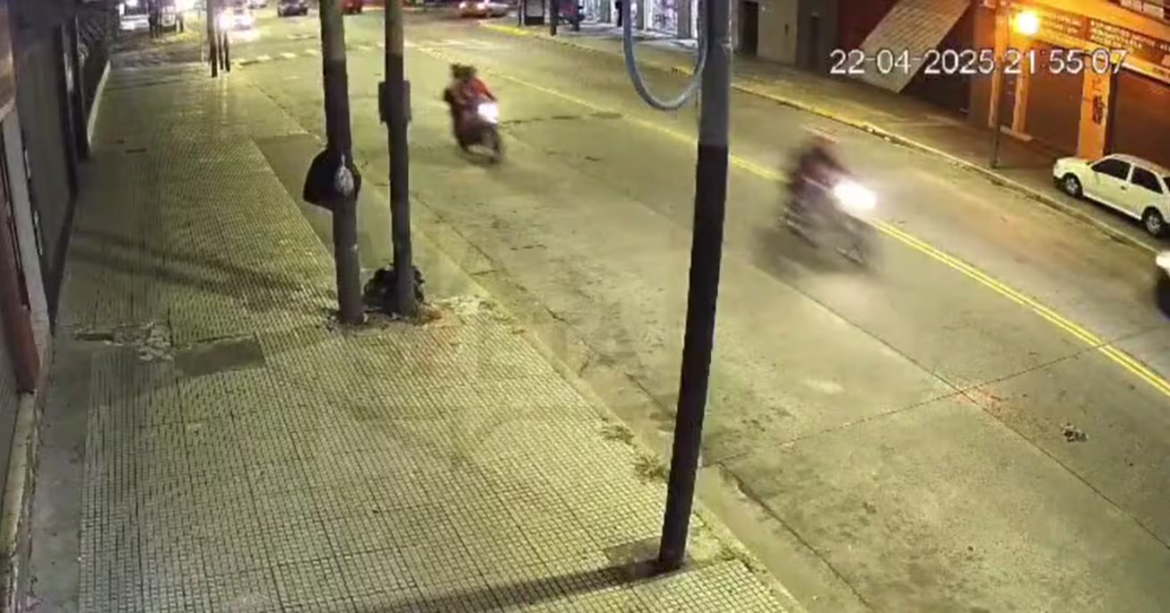 Patrullero en contramano arrolló a una motociclista en Lanús y la mató