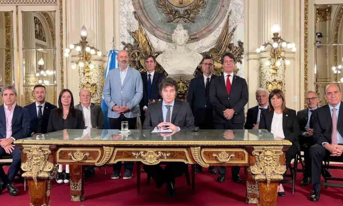 El Gobierno prepara nuevos decretos para derogar más de 40 leyes y eliminar organismos estatales