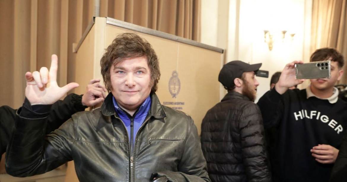 Elecciones CABA: escándalo por demora en la apertura del colegio donde vota Milei