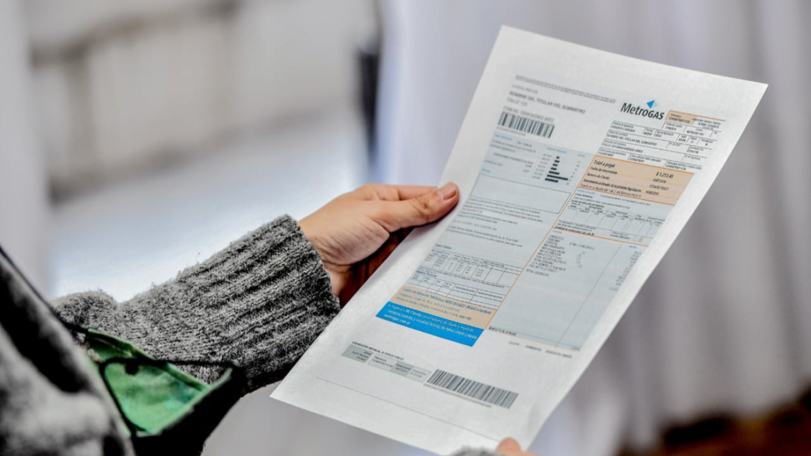 Tarifas: cuánto aumentan el agua, la nafta y el boleto de colectivo en junio de 2025