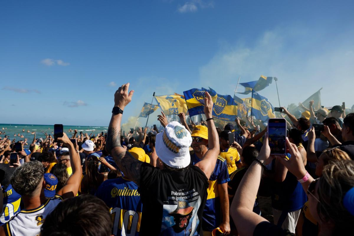 Furor xeneize en Miami: multitudinario banderazo de los hinchas de Boca antes del debut
