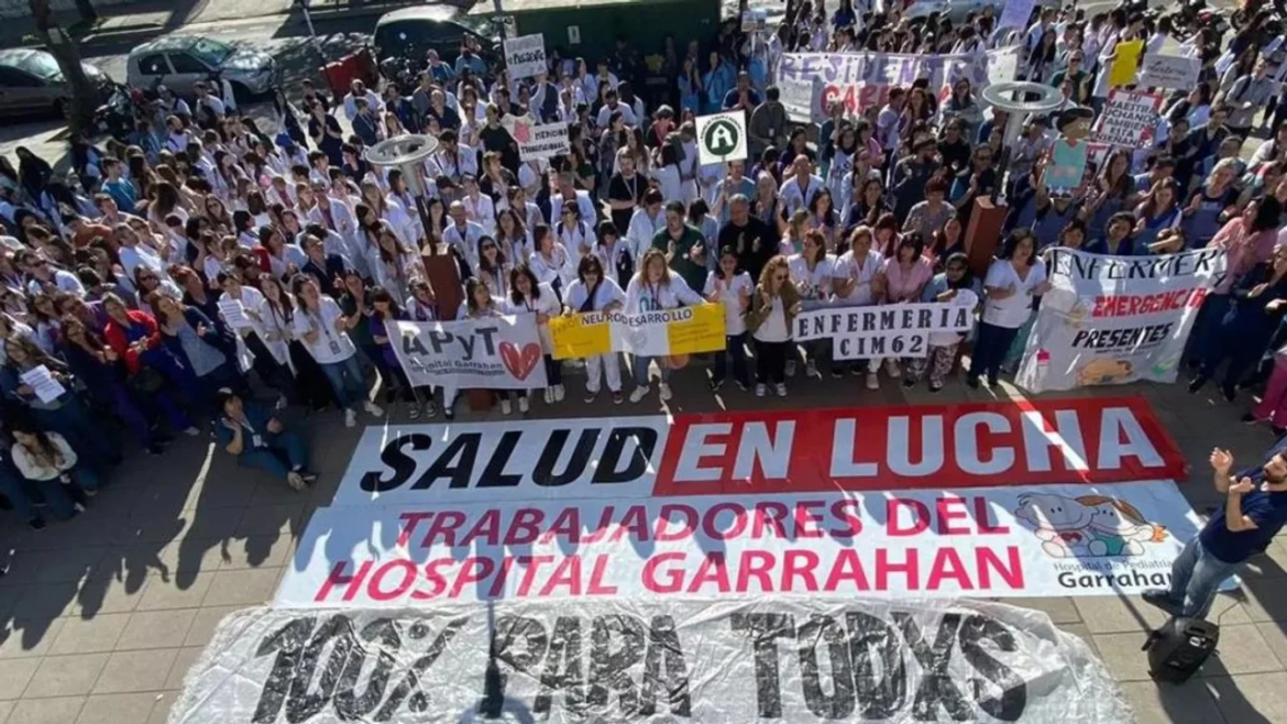 Médicos del Garrahan convocaron a un paro y movilización en Plaza de Mayo para el próximo jueves