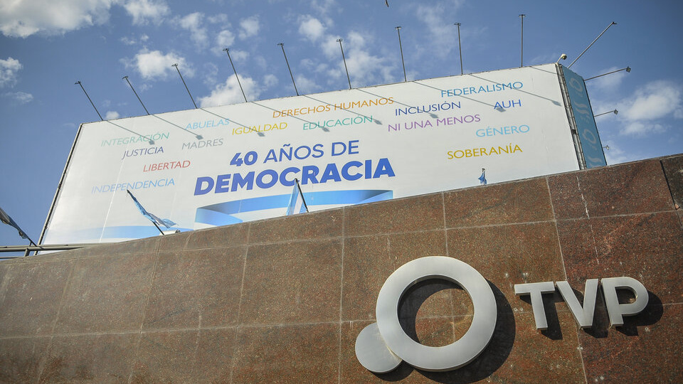 Trabajadores de la TV Pública denuncian censura del Gobierno para la cobertura del fallo contra Cristina Kirchner