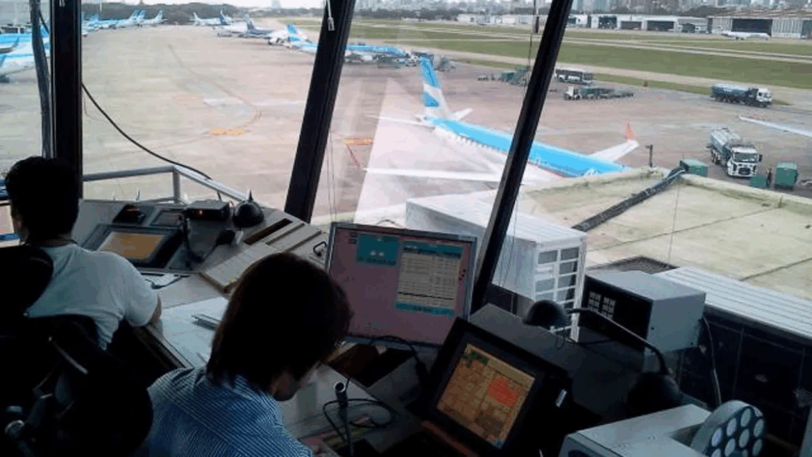 🛫 Negociación abierta entre controladores aéreos y autoridades para evitar paro en vacaciones de invierno