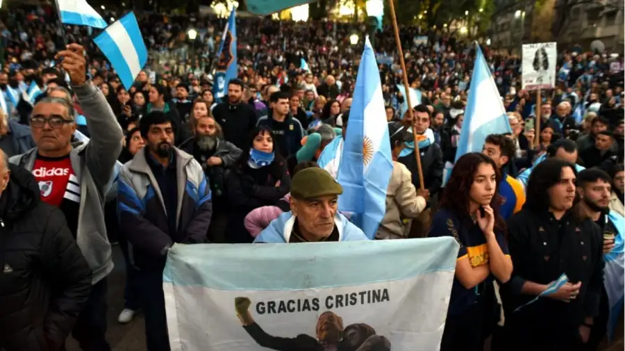 Cristina Kirchner volvió a grabar un mensaje para la militancia y cuestionó el modelo económico del Gobierno