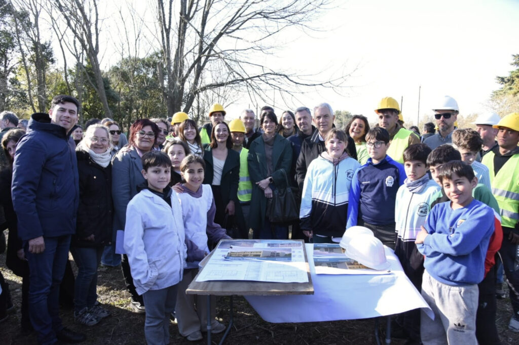 La Plata: Con Alak, comenzó una obra histórica para construir la primera escuela secundaria de Correas