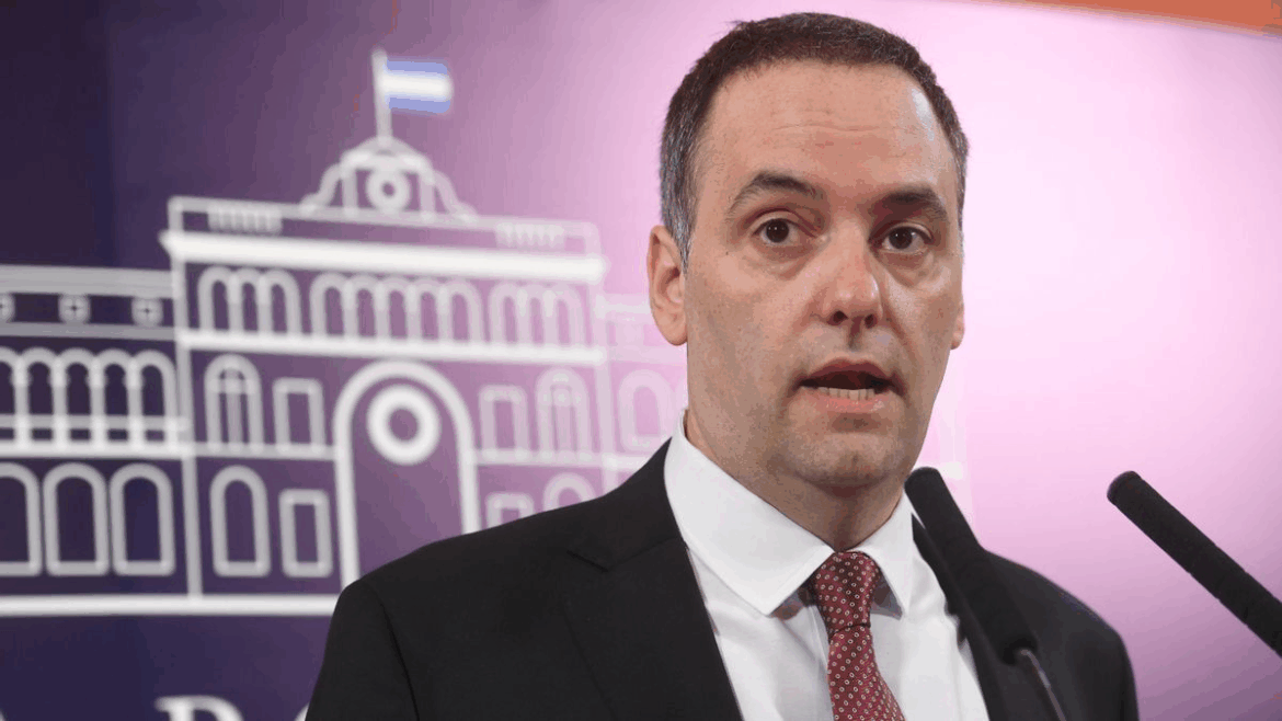 Con el dólar a $1.350, Adorni lanza mensaje críptico sobre el superávit fiscal