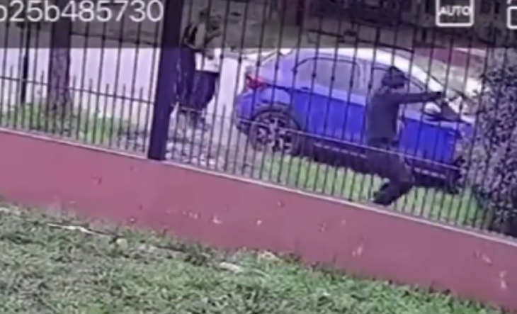 Una oficial de la PFA fue baleada frente a su hijo y su padre durante un intento de asalto en Ciudad Evita