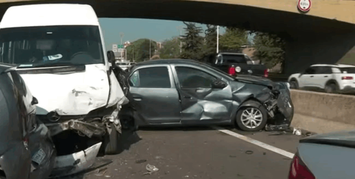 Accidente múltiple en General Paz: nueve heridos, uno de ellos de gravedad