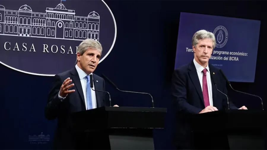 Caputo enfrenta vencimientos de deuda en pesos por $23 billones en agosto