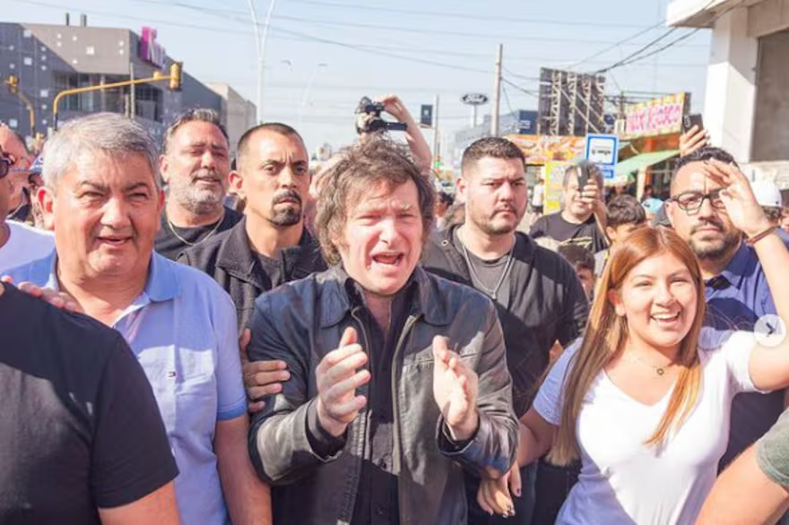 Cierre de campaña con tensión: Milei vuelve al conurbano con fuerte operativo de seguridad