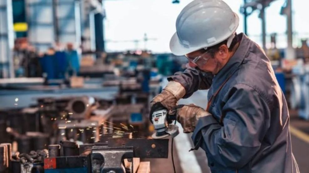 📉 La actividad industrial cayó 3% en agosto y se profundiza el freno productivo