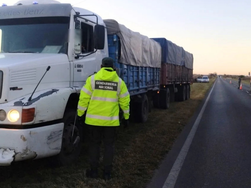 🚨 Escándalo en Gendarmería: detienen a 23 agentes por integrar una red de coimas a camioneros