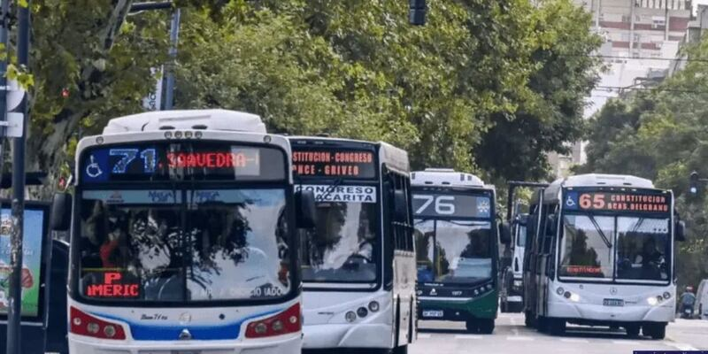 El Gobierno paga subsidios y busca evitar el paro de colectivos en el AMBA