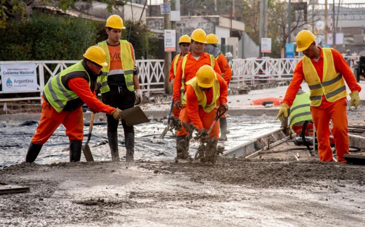 La construcción no repunta en La Plata: cayó el despacho de cemento y crece la preocupación por la crisis del sector