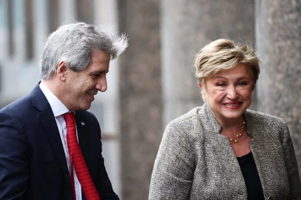 El FMI inicia una nueva revisión de las cuentas argentinas y analiza las metas de 2026