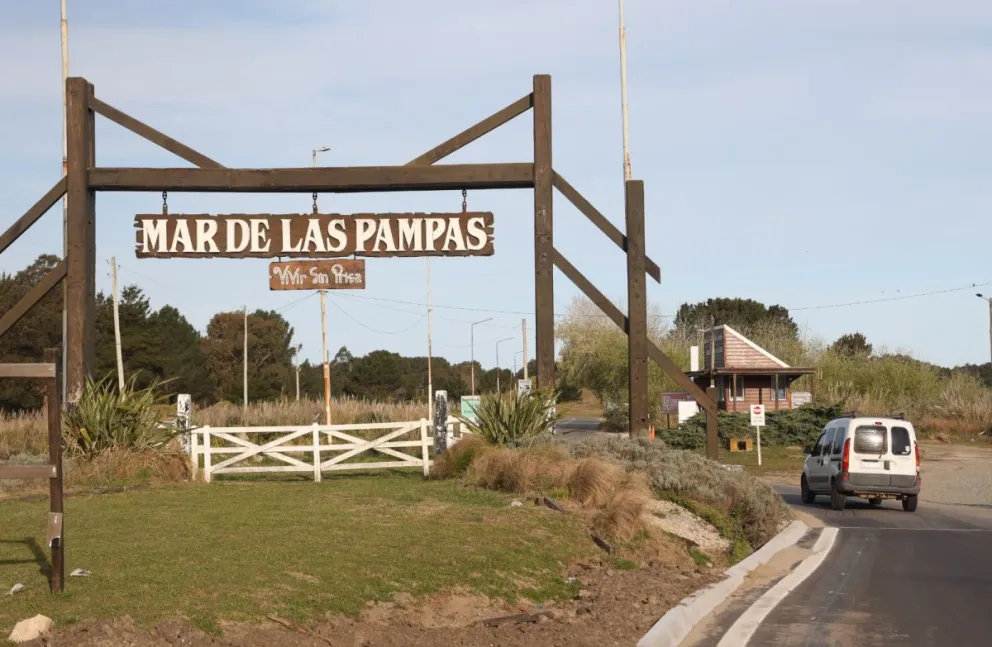 Mar de las Pampas busca conquistar el turismo internacional con su paisaje de bosque, médanos y mar
