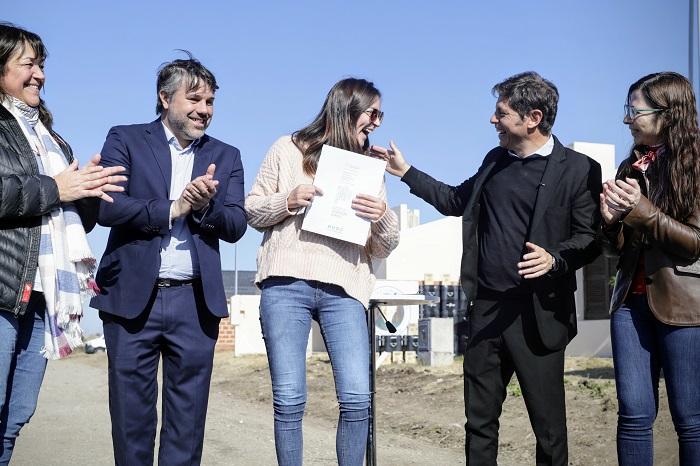 Kicillof entregó viviendas en Magdalena