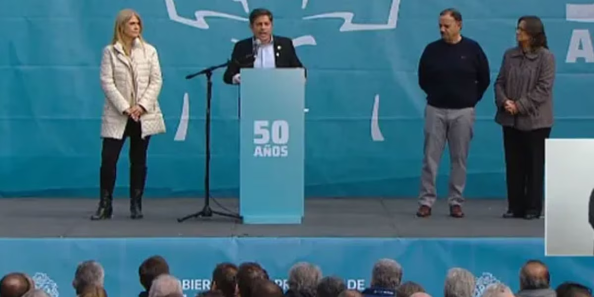 Kicillof le hizo un guiño a Máximo Kirchner y volvió a cuestionar a Milei