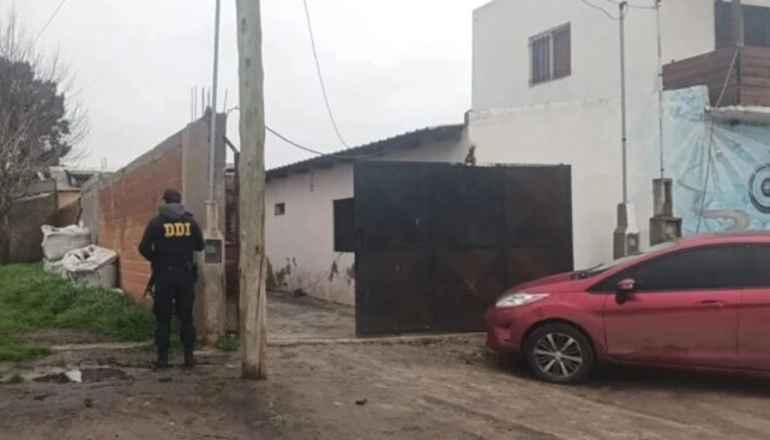 Mar del Plata: Buscan a un delincuente que robó un auto con un niño en su interior