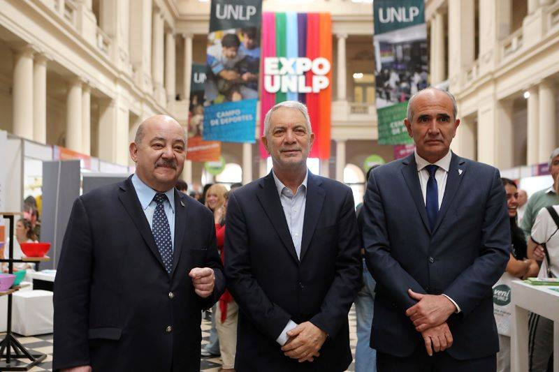 Alak participó de la jornada inaugural de Expo Universidad en el Pasaje Dardo Rocha