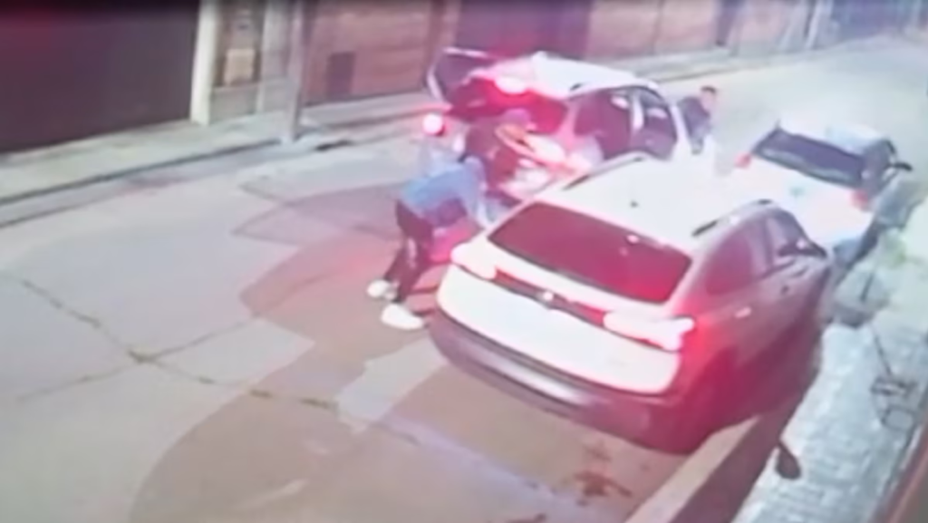 Un militar retirado de 68 años mató a uno de los delincuentes que lo atacaron para robarle