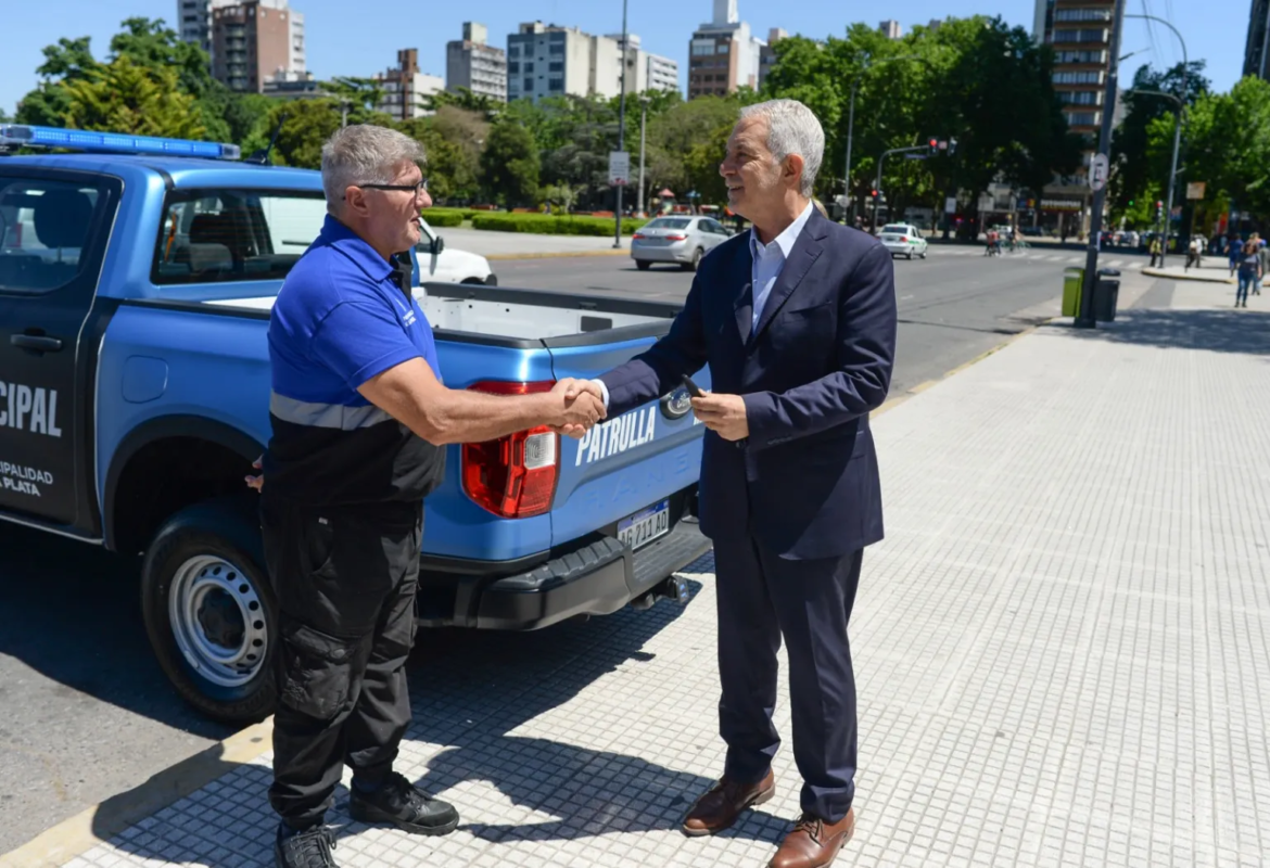 La Municipalidad de La Plata adquirió nuevos patrulleros tras entregar dos «Vans» de lujo que usaba la gestión anterior