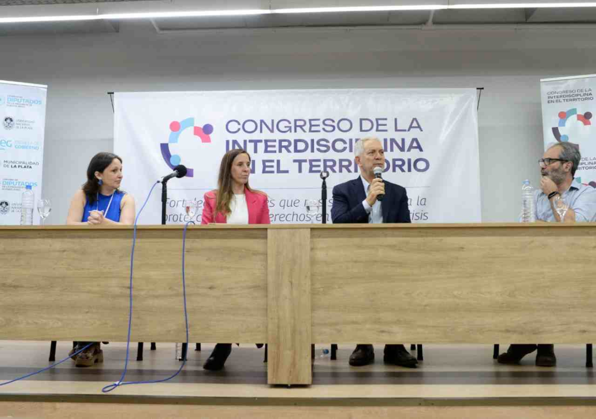 Alak y Iañez encabezaron un congreso para tratar el abordaje interdisciplinario de distintas problemáticas sociales