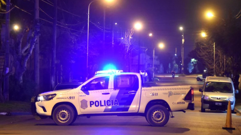 Una mujer encontró un ladrón en su casa y ante el temor se tiró por el balcón