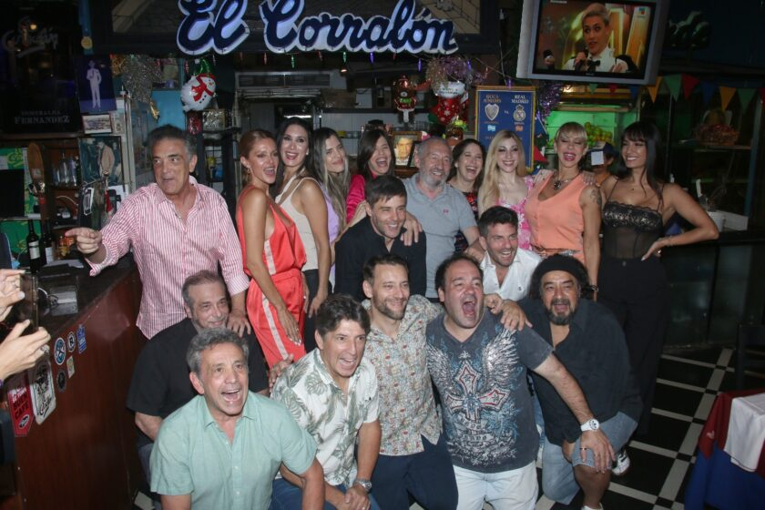 Los elencos de “Hermanos en llamas” y “Las chicas sólo buscan divertirse” brindaron por una exitosa temporada teatral 