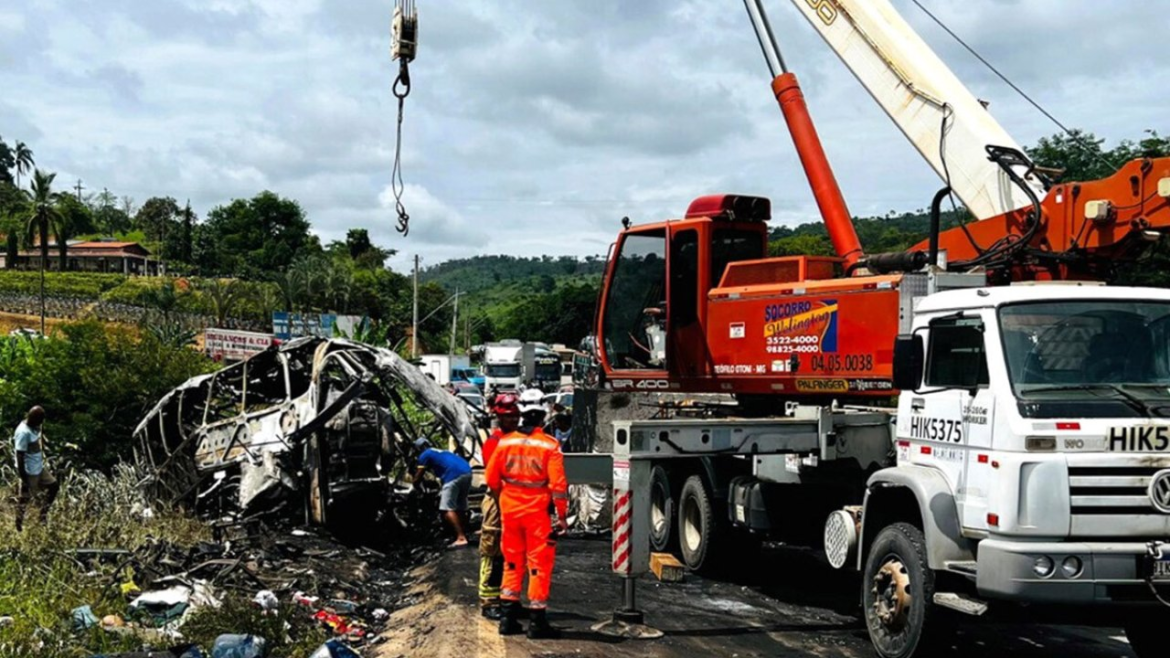 Tragedia en Brasil: 38 muertos en accidente de ómnibus en Minas Gerais  