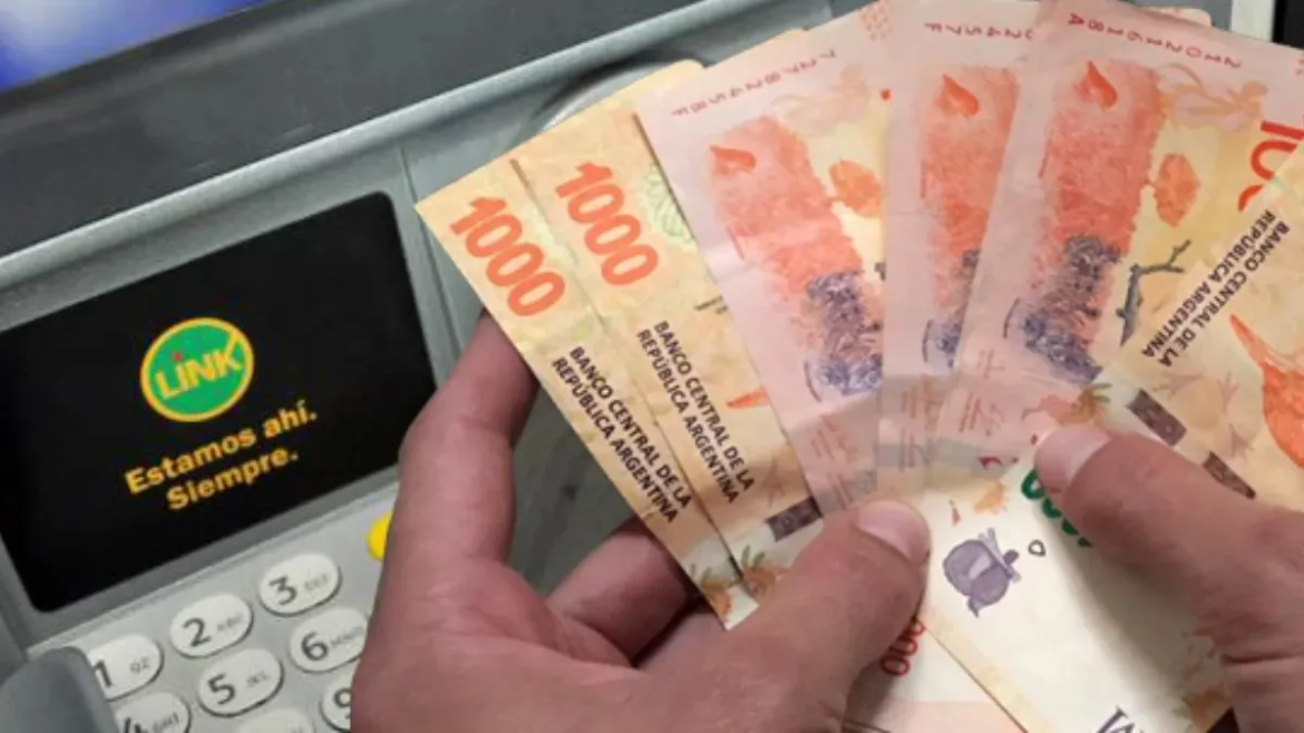  Gobierno nacional definió este jueves los nuevos valores del Salario Mínimo, Vital y Móvil y tendrá incrementos escalonados desde diciembre hasta marzo inclusive.