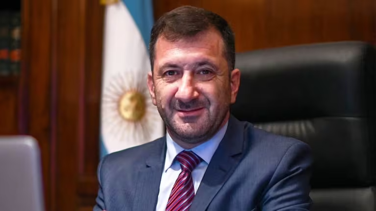 Se complica la situación de Edgardo Kueider: la Justicia confirmó que una de sus empresas compró tres departamentos de lujo