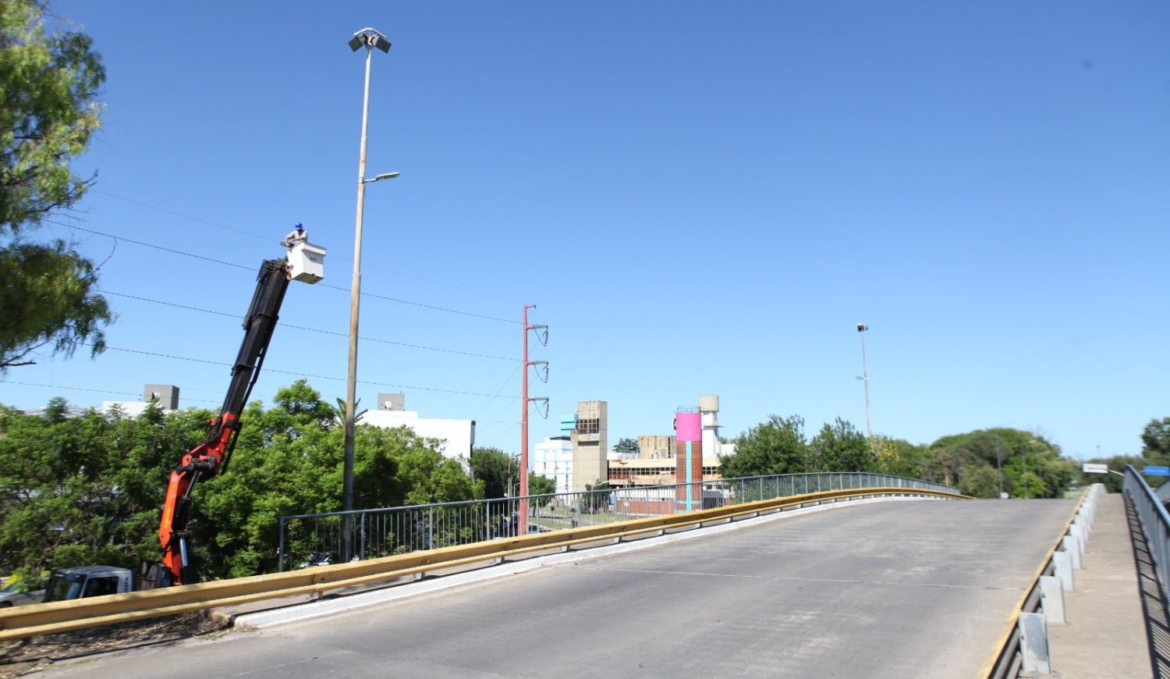 La Municipalidad avanza con las obras de alumbrado público en las zonas norte, sur y oeste de La Plata