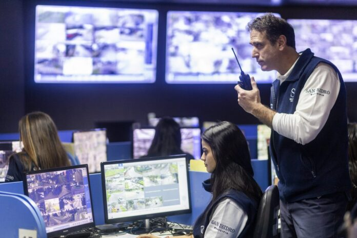 San isidro capacita a directivos, docentes y alumnos, para realizar denuncias por WhatsApp