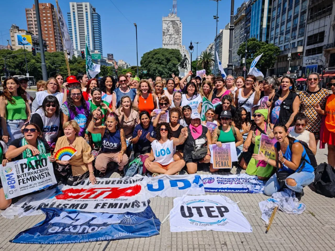 Día de la Mujer: agrupaciones feministas marcharon contra el Gobierno