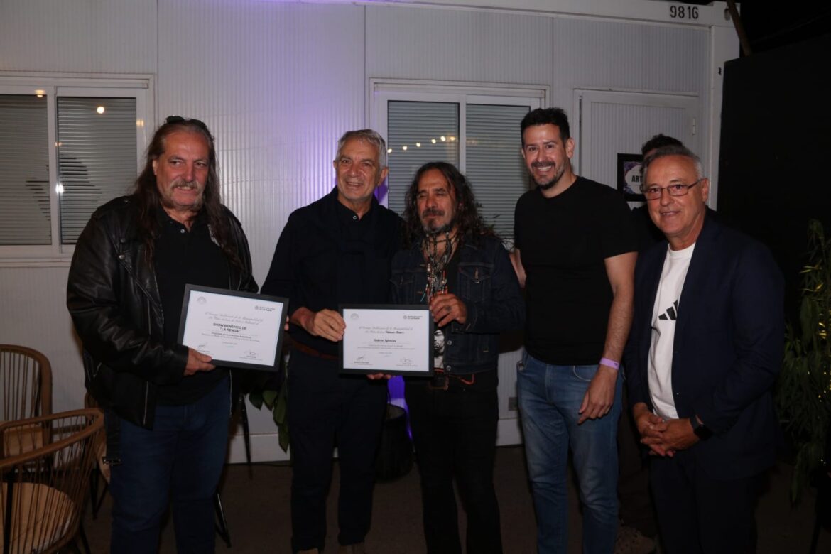 Alak le entregó la distinción de “Visitantes Ilustres” a los integrantes de La Renga