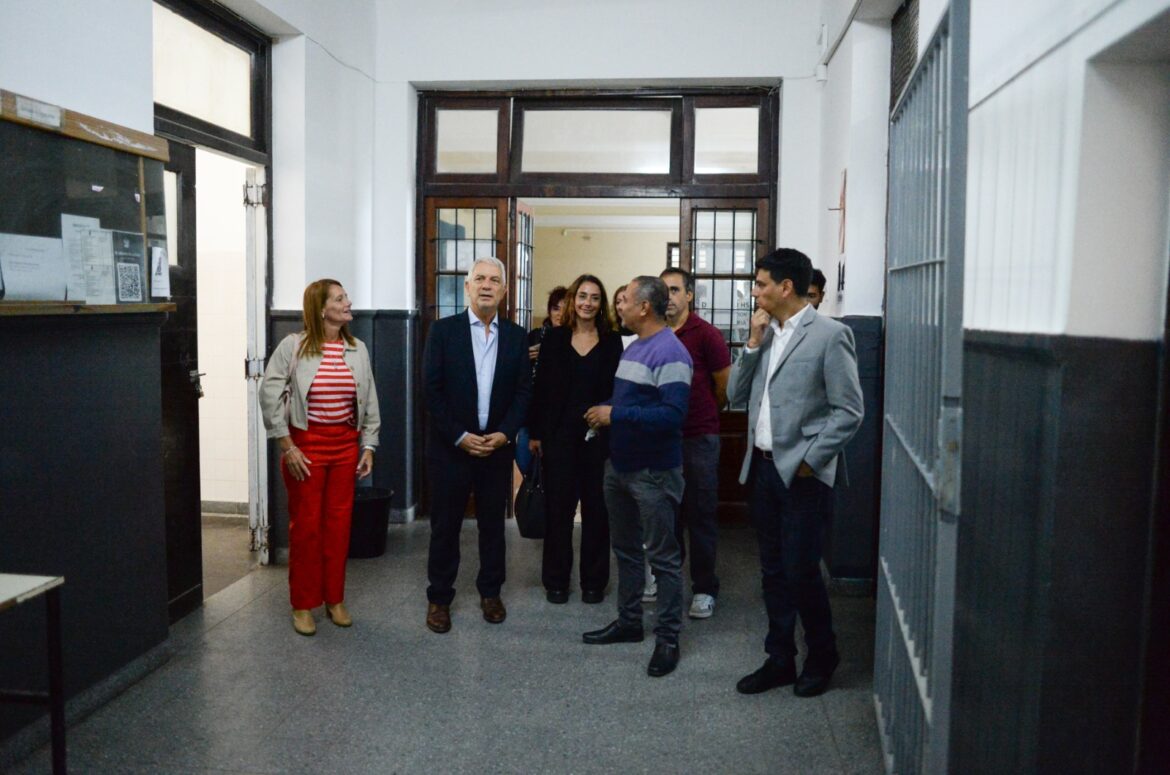 Alak recorrió más obras en escuelas incluidas en el plan de mejora edilicia de La Plata