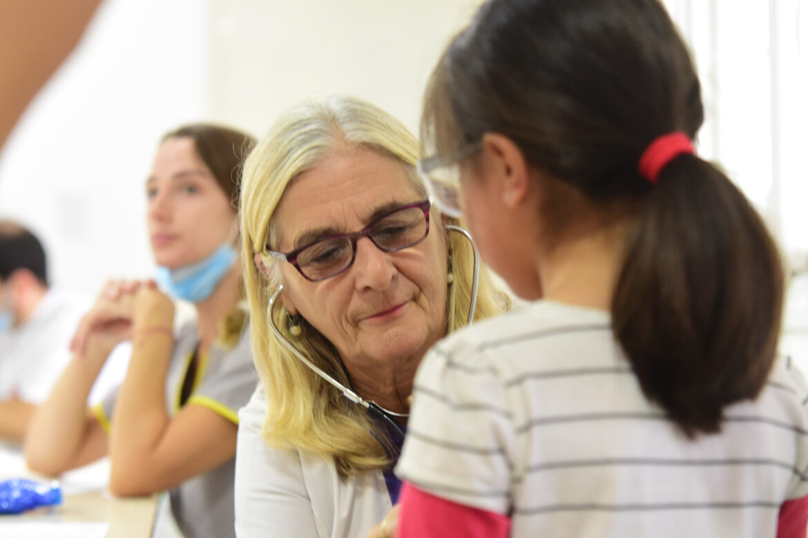 La Plata: Más salud y servicios gratuitos en clubes de barrios, escuelas, jardines y centros comunales