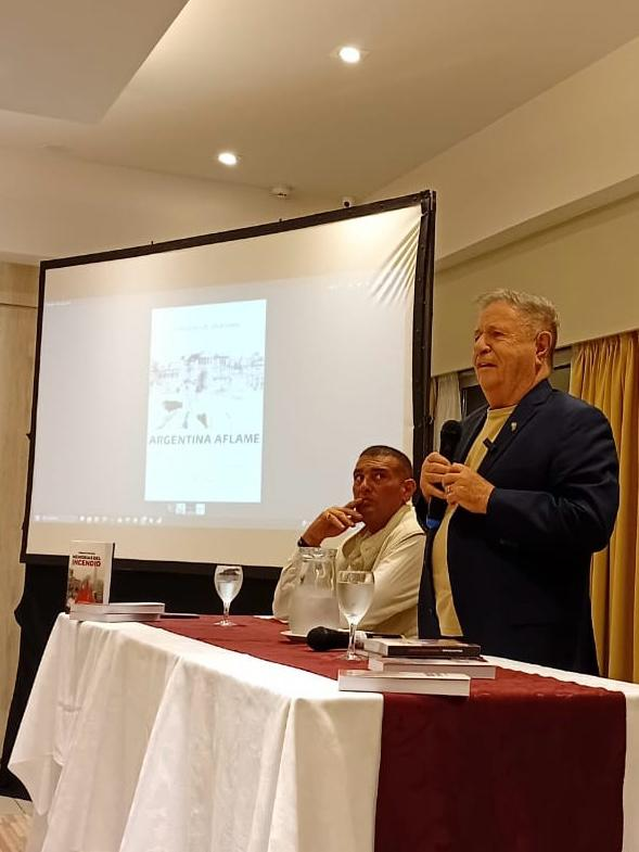 DUHALDE PRESENTÓ “MEMORIAS DEL INCENDIO”