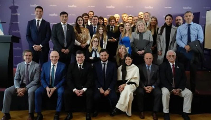 Javier Milei convocó a sus diputados para explicar el «plan colchón»