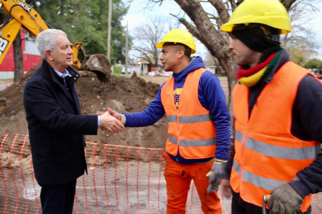 La Plata: Alak dio comienzo al plan de obras en Ringuelet con nuevo asfalto e hidráulicas en una arteria estratégica
