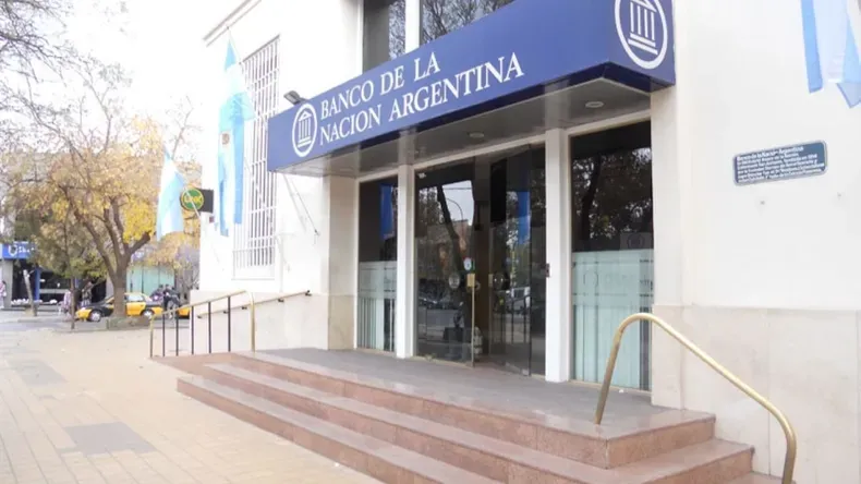 La Justicia bloqueó el decreto de Javier Milei que convierte al Banco Nación en Sociedad Anónima