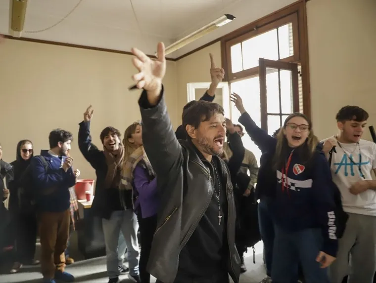 Liberaron a Juan Grabois y habló tras su detención por usurpar el Instituto Juan Domingo Péron: «Javier Milei las va a pagar»