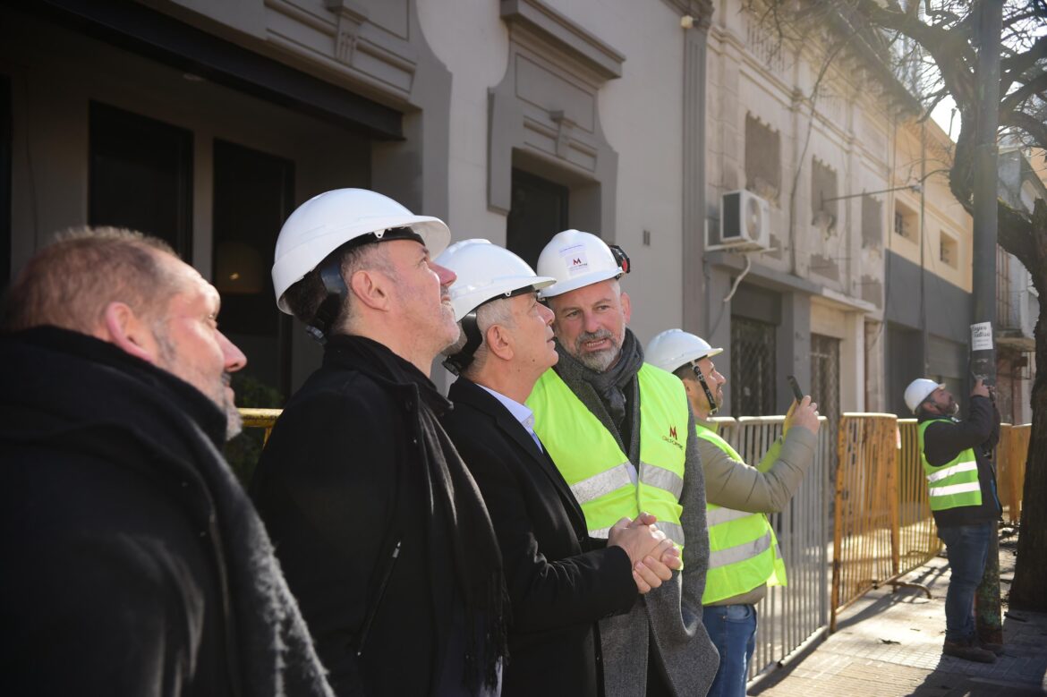 La Plata: El Municipio comenzó la demolición del edificio incendiado.